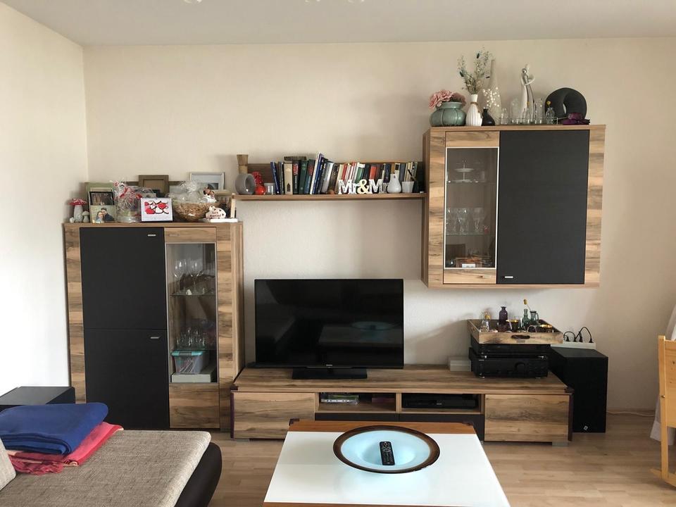 Segmüller Wohnzimmerserie „Atlanta“; Farbe: Satin Nussbaum in Ingelheim am Rhein