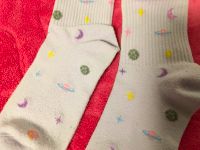 Kindersocken Weltall Lila Mond Saturn Sterne Dollskill Größe23-26 Rheinland-Pfalz - Roßbach (Wied) Vorschau