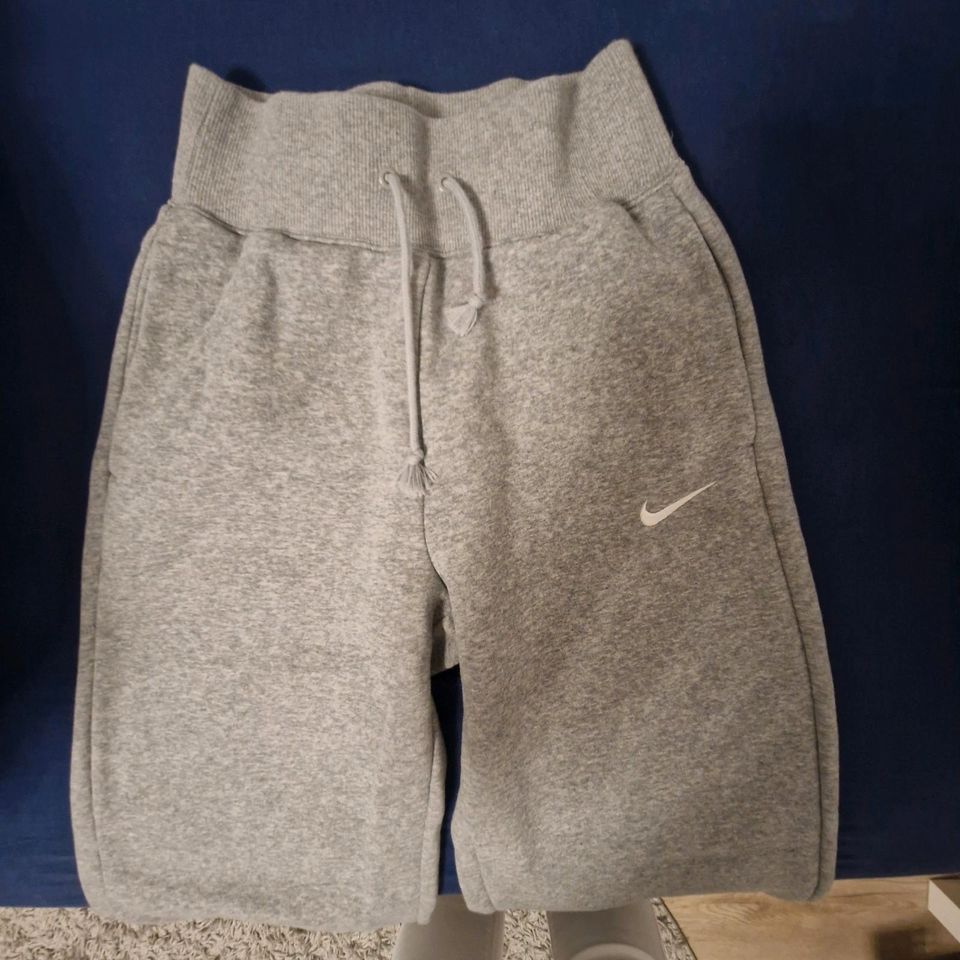 Nike Jogginghose gr.xs in Seelze