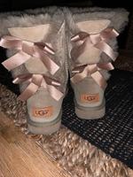 Ugg Boots Bailey Bow Khaki Gr. 36 Bayern - Hohenlinden Vorschau