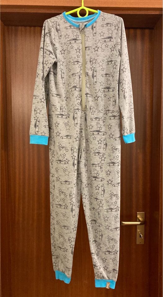 Handmade Einteiler Schlafanzug gr. 134/140 Jumpsuit Junge in Sachsen -  Lohmen | eBay Kleinanzeigen ist jetzt Kleinanzeigen