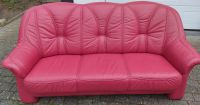 Leder Dreisitzer Sofa, 3-Sitzer, Couch rot mit leichtem rosa Tick Niedersachsen - Seevetal Vorschau