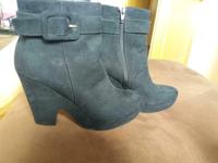 Dunkelblaue Damen Stiefelette mit Plateau Absatz in Gr. 41 Niedersachsen - Kutenholz Vorschau