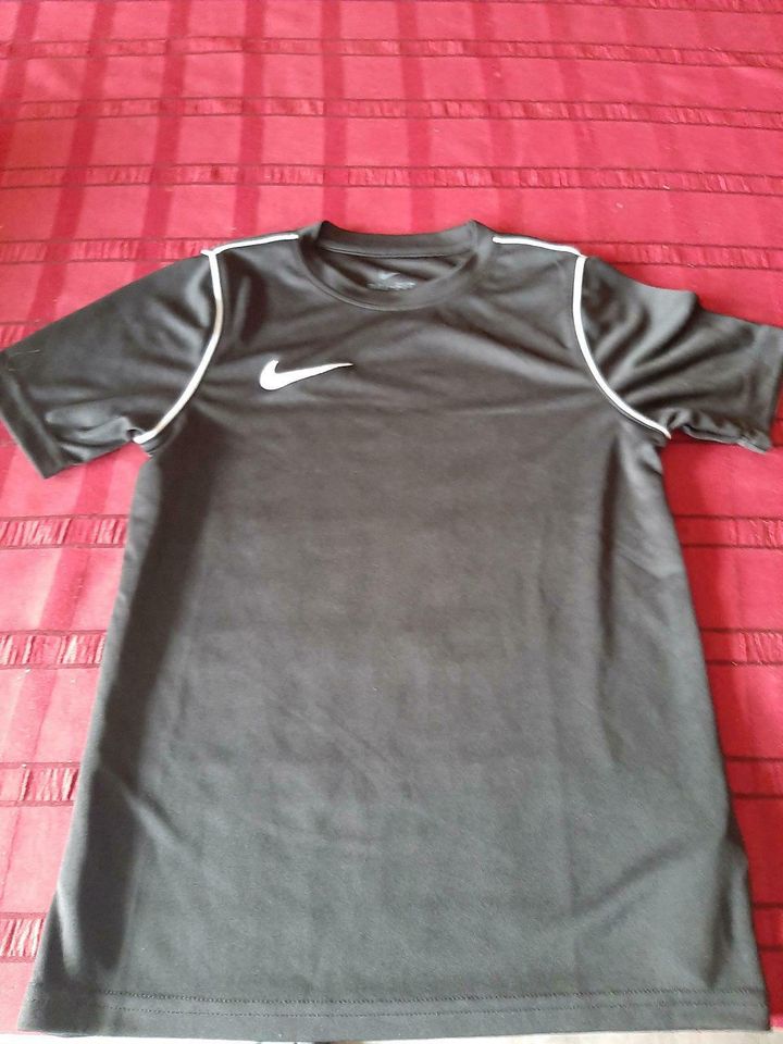 „NIKE“ Sportshirt schwarz in Mutterstadt