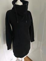 schwarzer Long-Hoodie mit hohem Kragen – Größe S (36/38) Düsseldorf - Flehe Vorschau