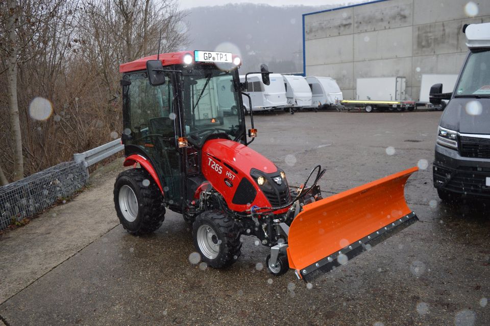 TYM T265 Winterdienst Allrad Schlepper Traktor Kabine Schneeschild 180 cm in Geislingen an der Steige