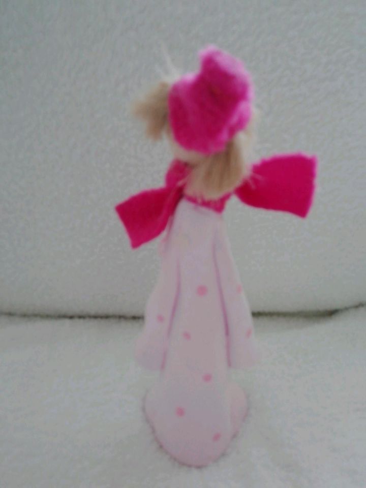 Engel Figur in weiß rosa mit kleinen Herzen in Dortmund