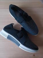 schmal geschnittene schwarze Textil Schuhe Glitzersteinchen Bayern - Germering Vorschau