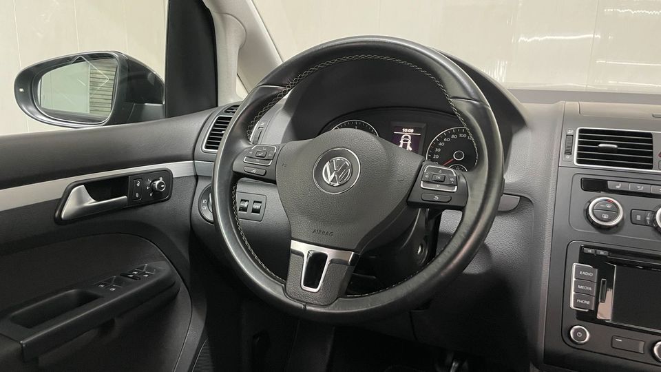 VW Touran 2.0 TDI Automatik  Aus 1.H XENON SHZ NAVI AHK TEMP TÜV in Wermelskirchen