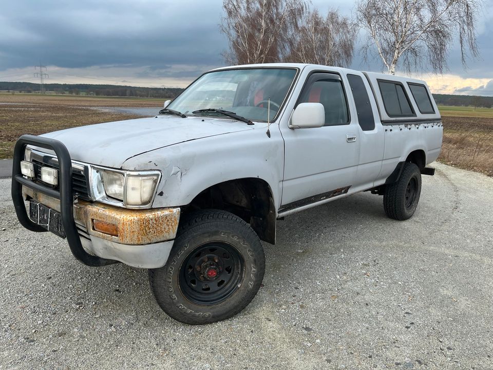 VW Taro / Toyota Hilux 4x4 Fahrbereit mit Hardtop Ansehen Lohnt in Herzberg/Elster