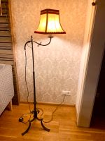 Schöne antik alte Stehlampe mit Schirm Vintage Retro Gusseisen Baden-Württemberg - Herbolzheim Vorschau