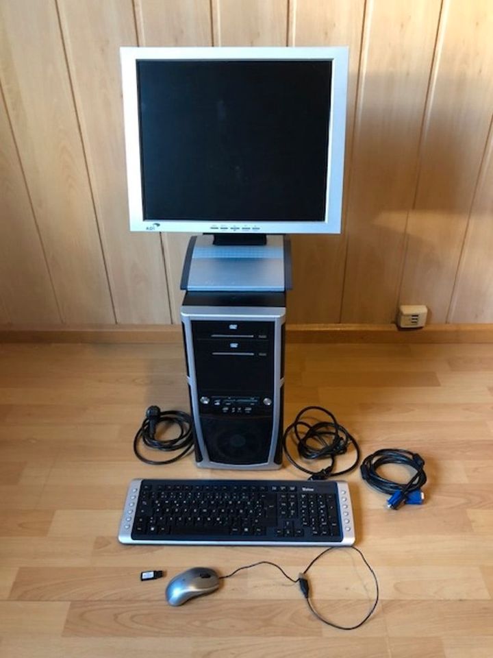 PC Athlon & ADI Monitor MS A715 inkl. Zubehör in Duisburg