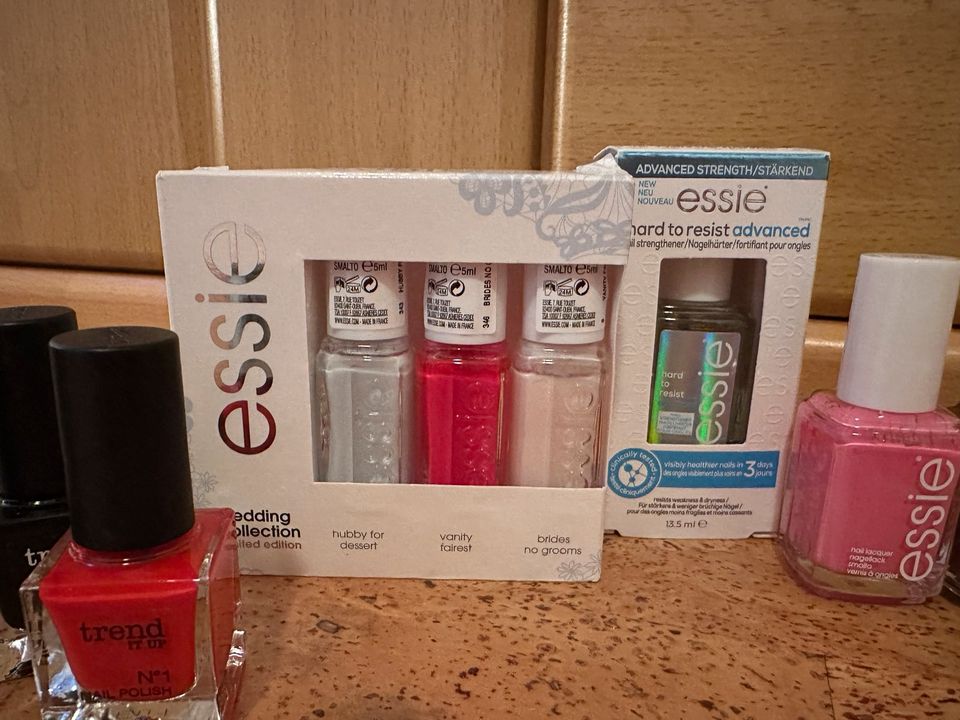 Nagellack Set Essie etc. in Hebertsfelden