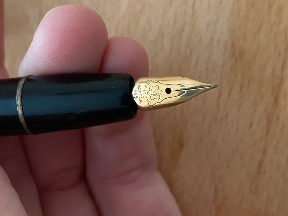 Eleganter Montblanc Füller mit Goldfeder 14 C 585 in Bremen