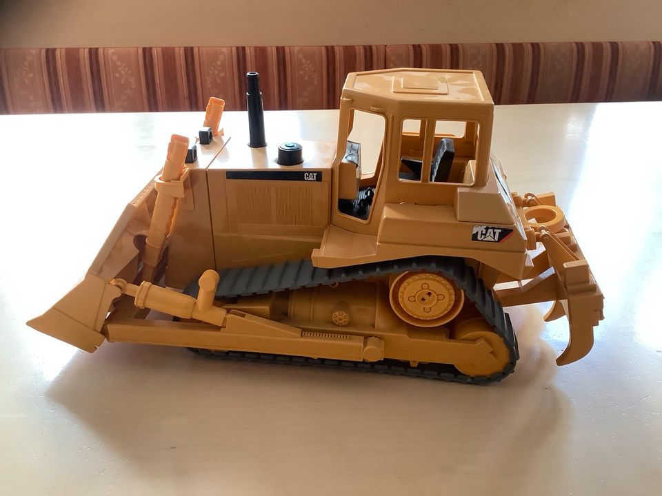 Bruder Planierraupe CAT, Bulldozer in Altomünster