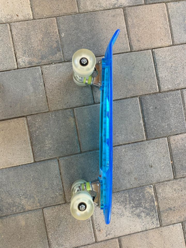 (Kinder) Skateboard mit LED-Beleuchtung der Räder, wenig genutzt in Nieder-Olm