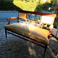 Antikes zierliches 2 er  Sofa Holz goldener Bezug antike Stühle Schleswig-Holstein - Ahrensburg Vorschau