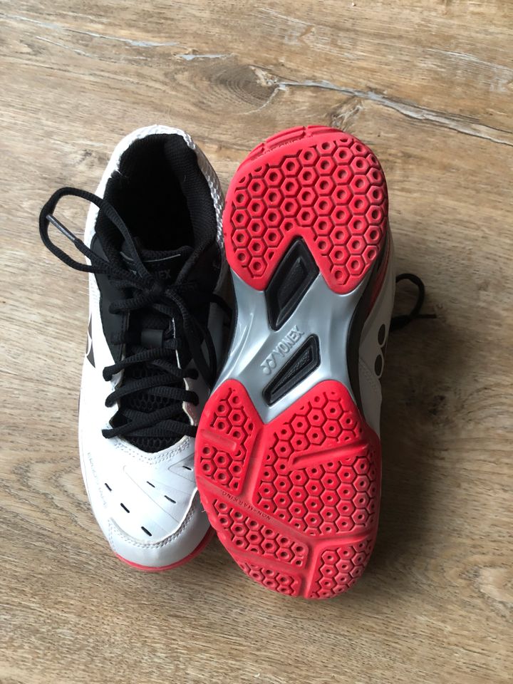 Turmschuhe, Badmintonschuhe YONEX Power Cushion 65 X3 Größe 39 in Stade