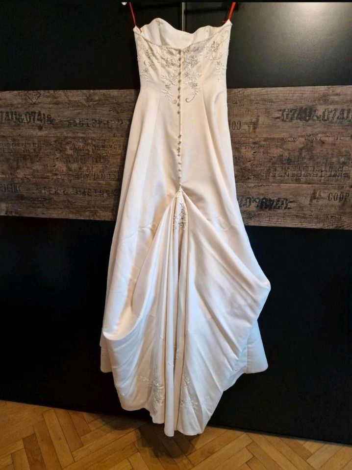 Hochzeitskleid/Brautkleid in Eibenstock