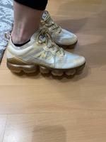 Nike Vapormax NEUwertig Gr. 41- Gold Hessen - Lohra Vorschau
