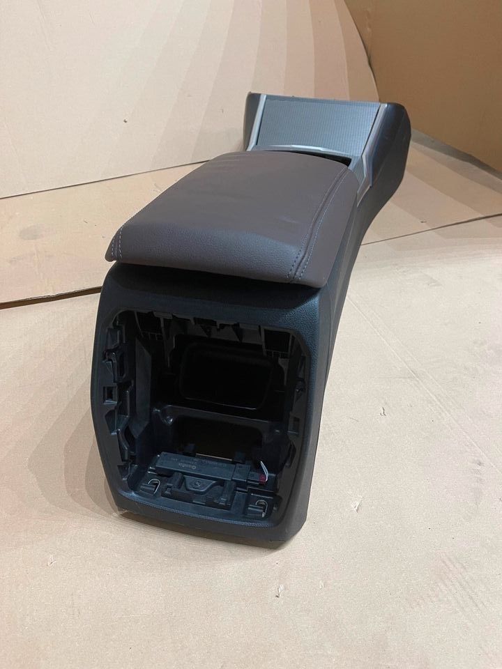 BMW MITTELKONSOLE CENTER CONSOLE 3ER G20 G21 LEDER in Velbert