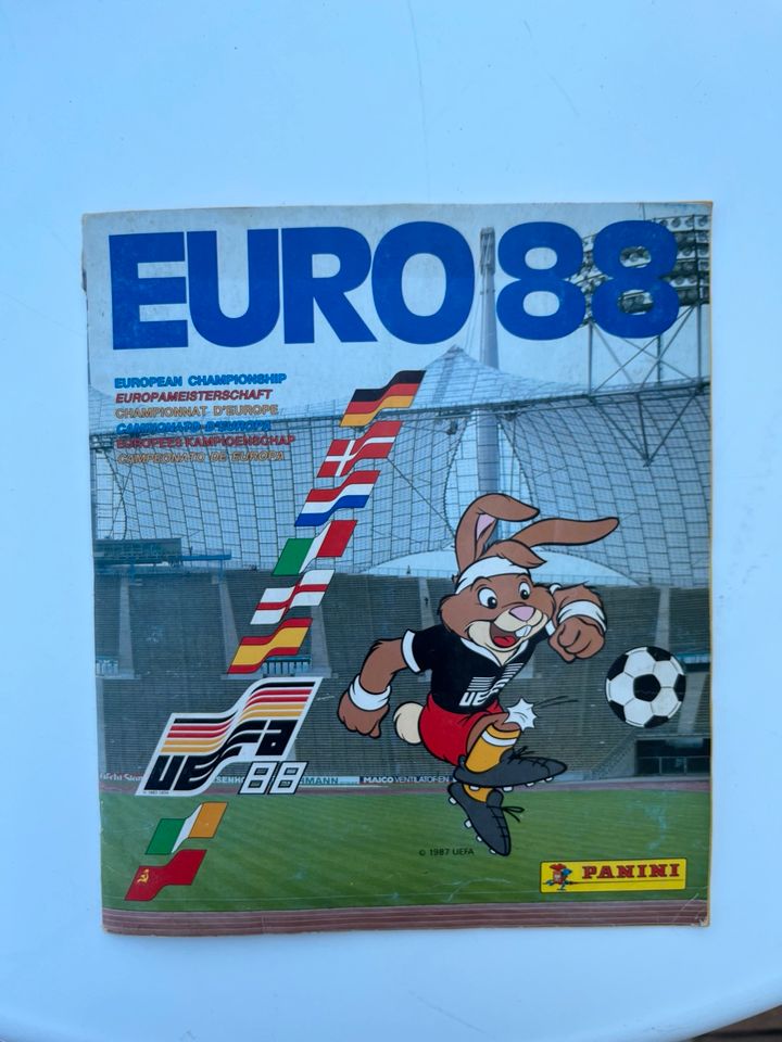 Sammelalbum der Europameisterschaft 1988 von Panini in Bad Vilbel