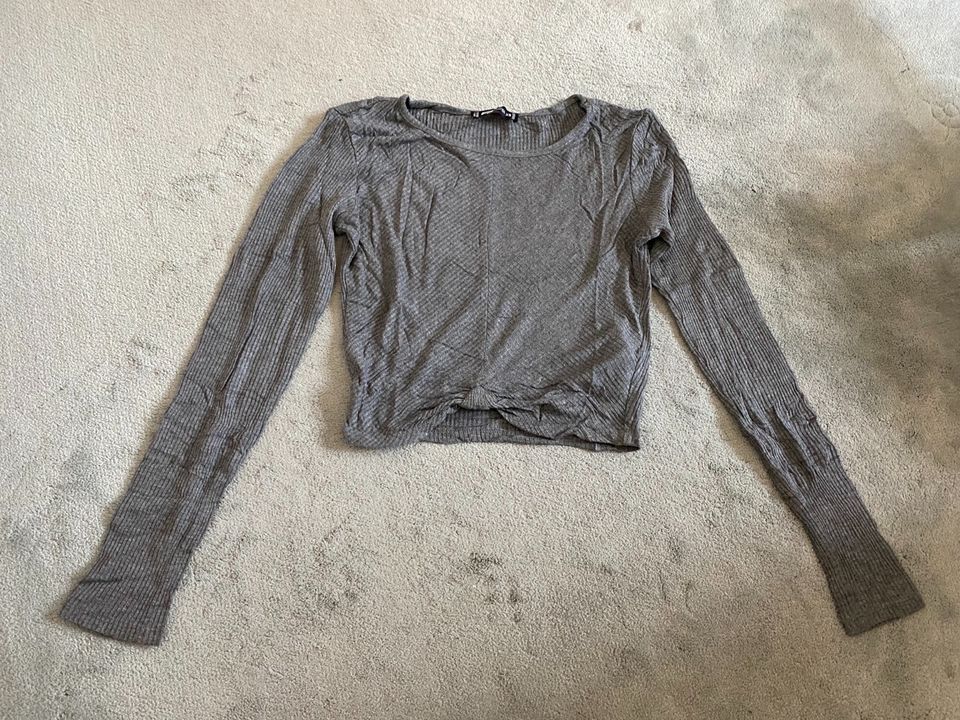 Verschiedene Tops Pullover Zara vero Moda Nike XS S in Neusäß