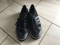 1 Paar schwarze Adidas Schuhe in Größe US 10,5 TOP neuwertig Bayern - Aystetten Vorschau