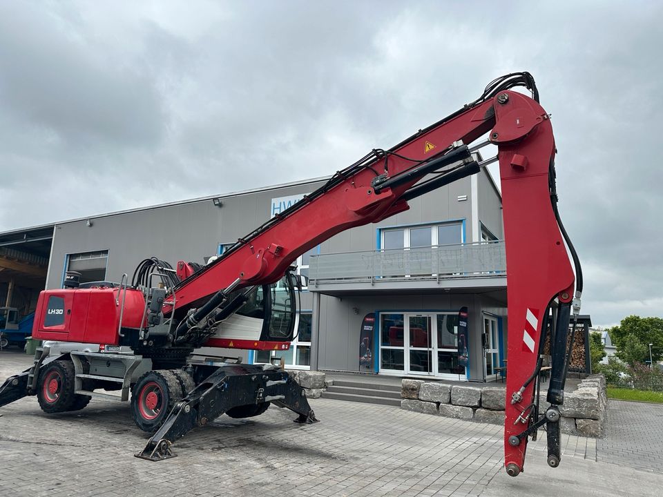 Liebherr LH30 mit Mehrzweckstil in Oberderdingen