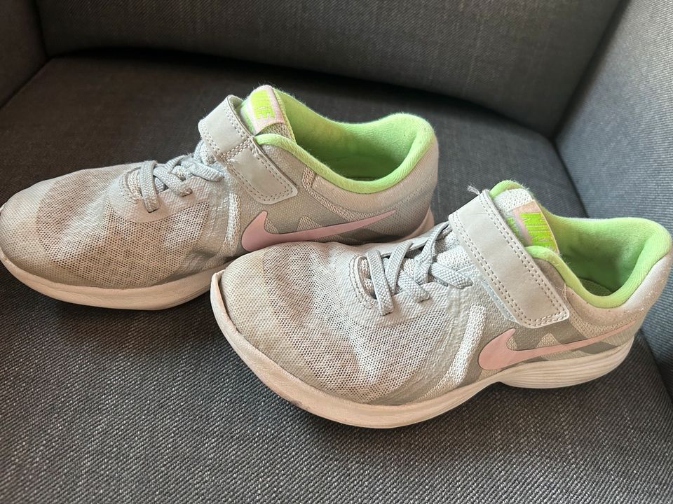 Nike Turnschuhe Gr.35 in Nienhagen