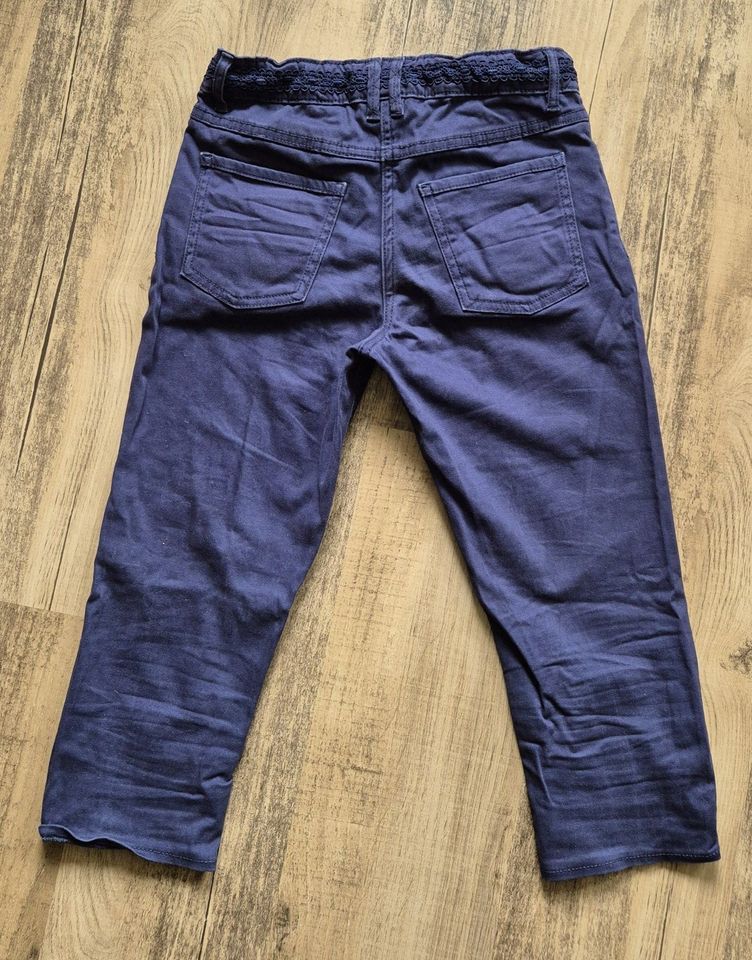 1 blaue Jeans, dreiviertel lang, in Gr 164 von Yigga in Berlin