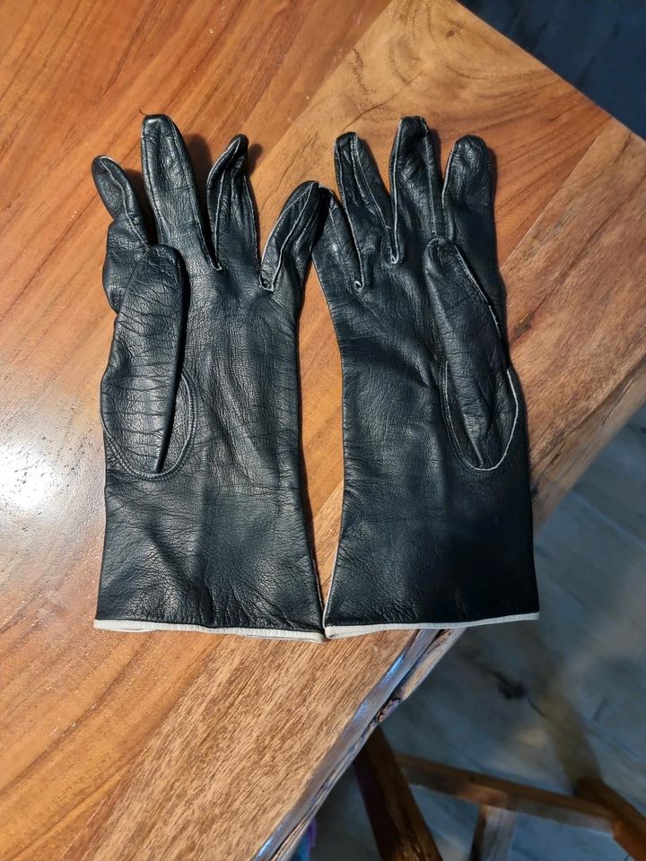Handschuhe Leder dünn alt in Ilmenau