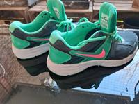 Nike Sportschuhe Damen Gr.39 Nordrhein-Westfalen - Lünen Vorschau