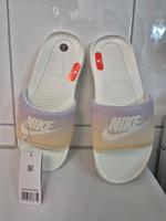 Nike Badeschlappen Damen weiß NEU Größe 40,5 - 41 Nordrhein-Westfalen - Kleve Vorschau