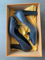 TOD'S Pumps mit Fransen und Schleife, antrhrazit, Gr. 36,5 Dortmund - Kirchhörde Vorschau