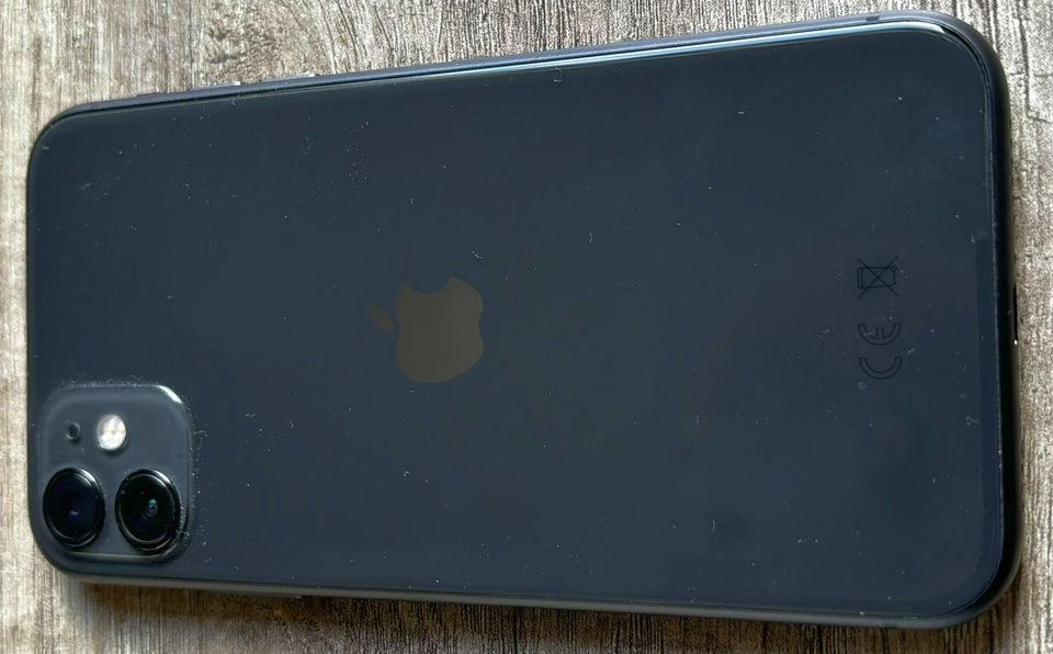 iPhone 11 black 128 GB sehr gut erhalten in Bernau