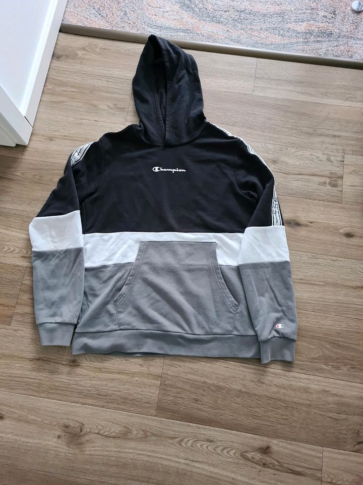 Champion Hoodie 174 2 XL schwarz in Niedersachsen - Lohne (Oldenburg) |  eBay Kleinanzeigen ist jetzt Kleinanzeigen