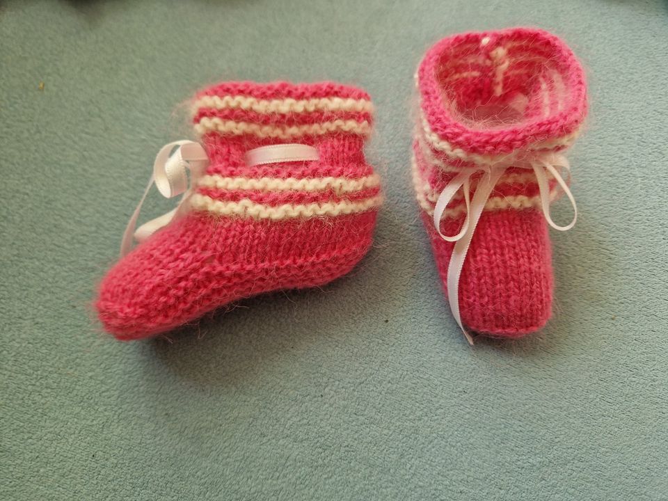 Kuschelweiche Baby Schuhe selbstgestrickt in Pirmasens