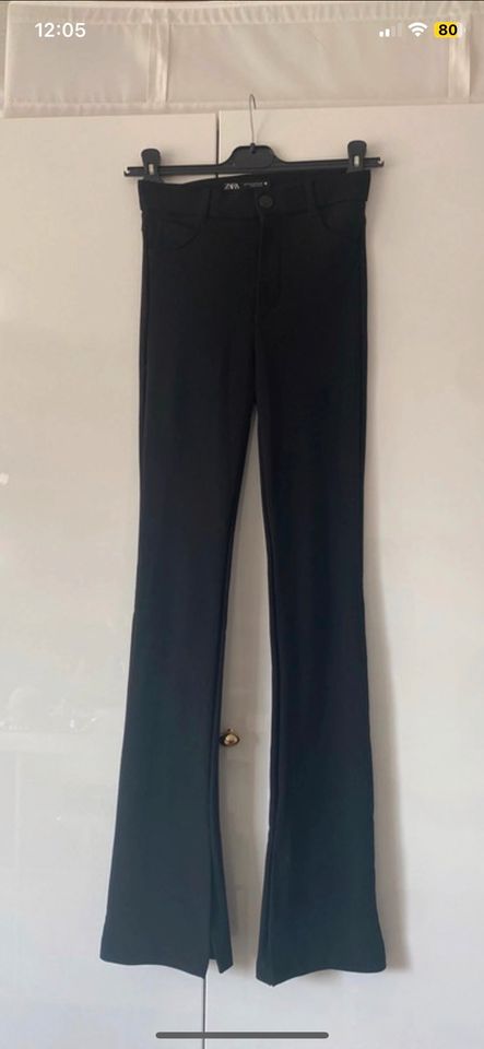 Schwarze Zara Hose Schlaghose mit Schlitz wie Neu XS in Ebsdorfergrund