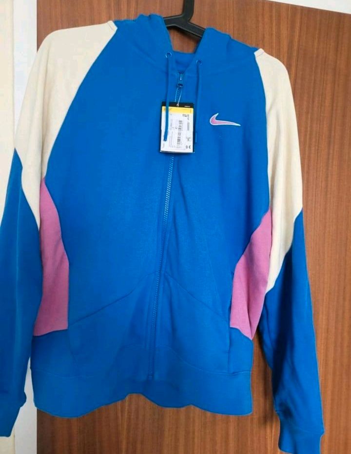 Nike Jacke in Bad Schwartau