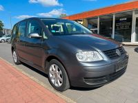 Volkswagen Touran Basis 1.6 FSI  AHK  Alu  Klima Nordrhein-Westfalen - Minden Vorschau