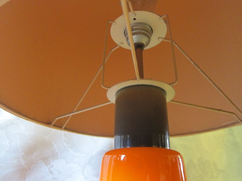 Retro Stehlampe 70er Jahre orange Glasfuß H 148 cm Stehleuchte in Illingen