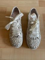 Neuwertige Fiarucci Sneaker Brautschuhe in Größe 39 NP: 179,95 € Niedersachsen - Northeim Vorschau