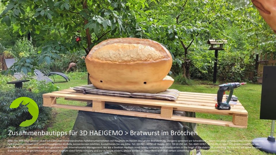 Bratwurst im Brötchen schmeckt immer lecker. Wir haben sowas auch als 3D Werbefigur in unseren Sortiment.  Weltweite Lieferung Tel. 033767 30 750 in Heidesee