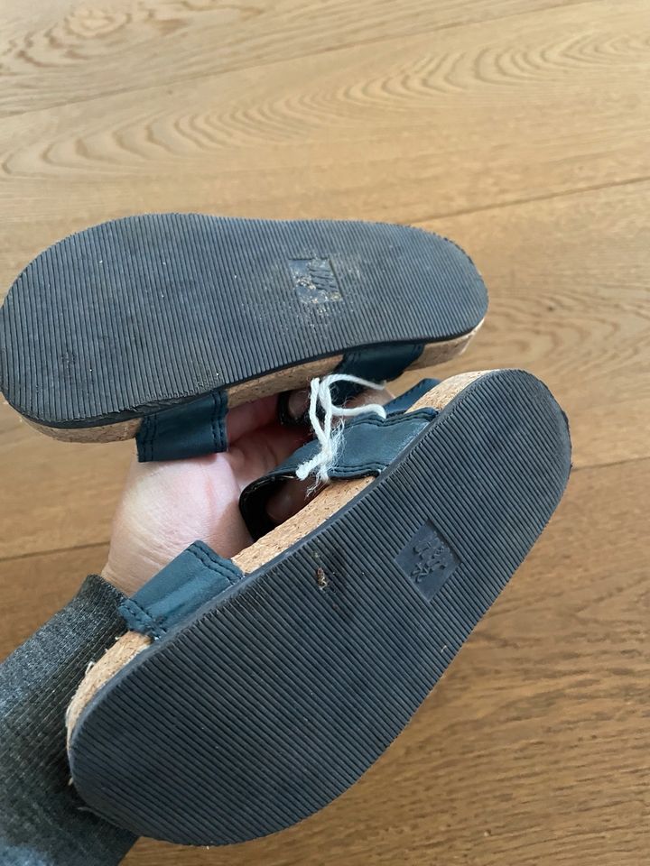 Sandalen junge blau 24 H&M Schuhe Sommer in Engen