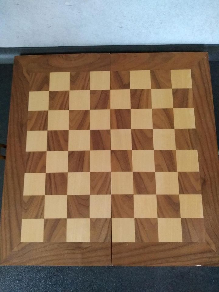Faltbares Schachbrett aus Holz in Wittmund