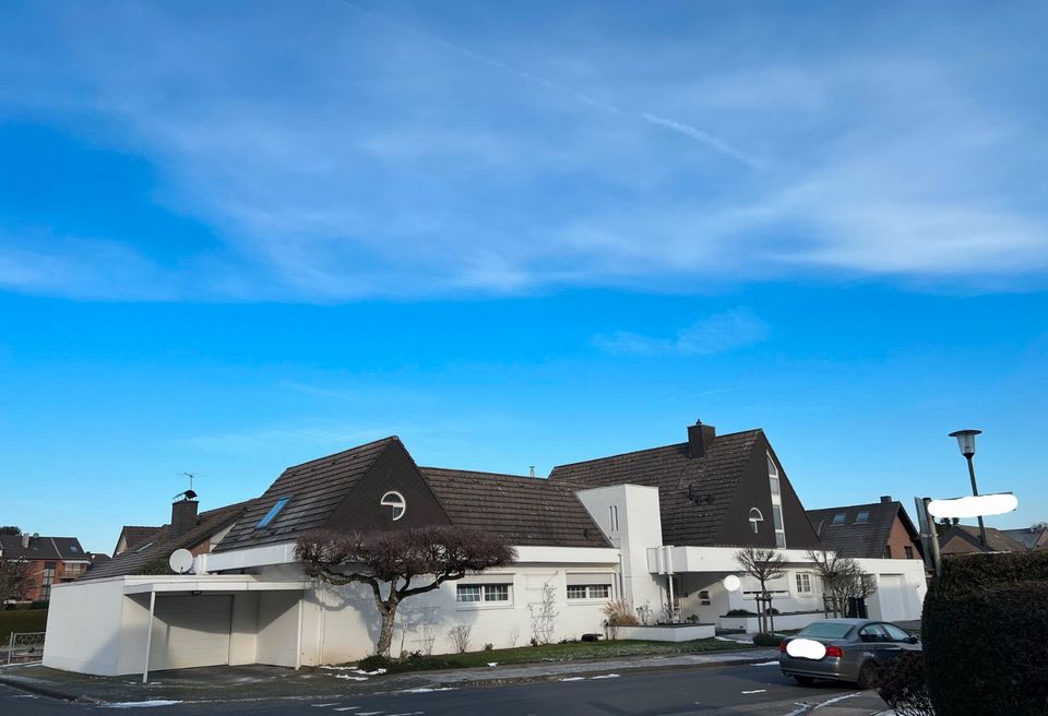 Außergewöhnliche Eigentumswohnung in einem Zweifamilienhaus, Balkon, Gartenanteil, große Garage in Alsdorf