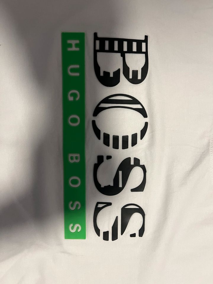 Schönes T-Shirt von Hugo Boss ungetragen XL in Berlin