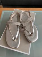 NEUE Tamaris Sandalen, Leder mit Glitzer-Steinchen,silber, Gr. 37 Hessen - Lohfelden Vorschau