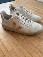 Veja V-10 weiß/gold; Gr. 41, sehr guter Zustand München - Schwabing-Freimann Vorschau